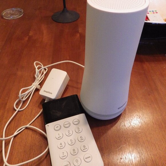 Simply Safe Base Station Speaker and Keypad - Picture 1 of 5